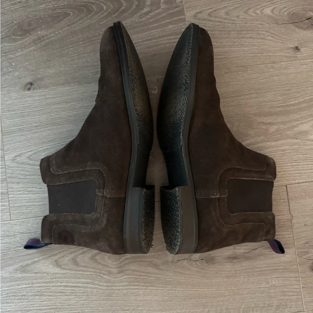 Ben Sherman Monroe Chelsea Boots in Brown Suede